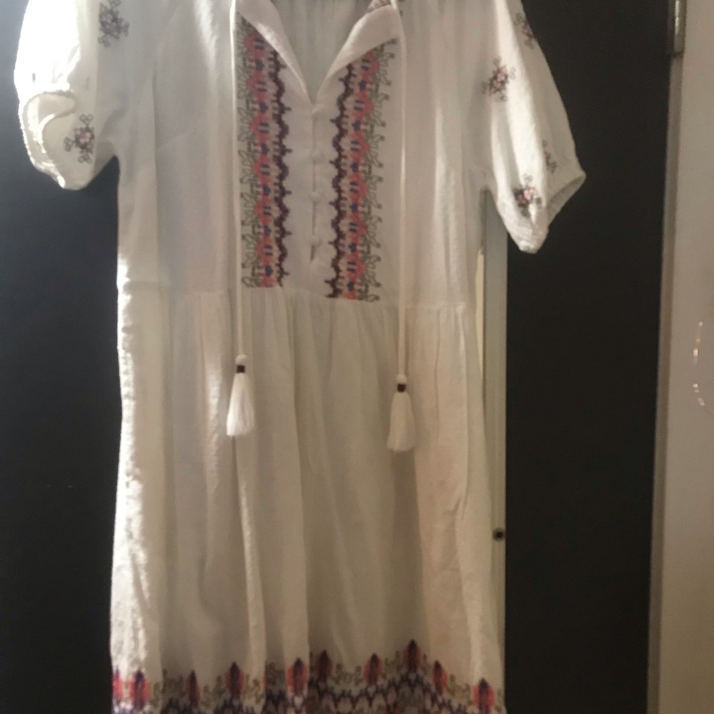 Knox Rose White Mini Dress with Embroidered Accents
